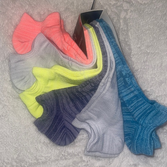 ❤️NEW!!!❤️ Under Armour Essential Light lweight 6 pairs in a pack. No show. - Picture 6 of 12